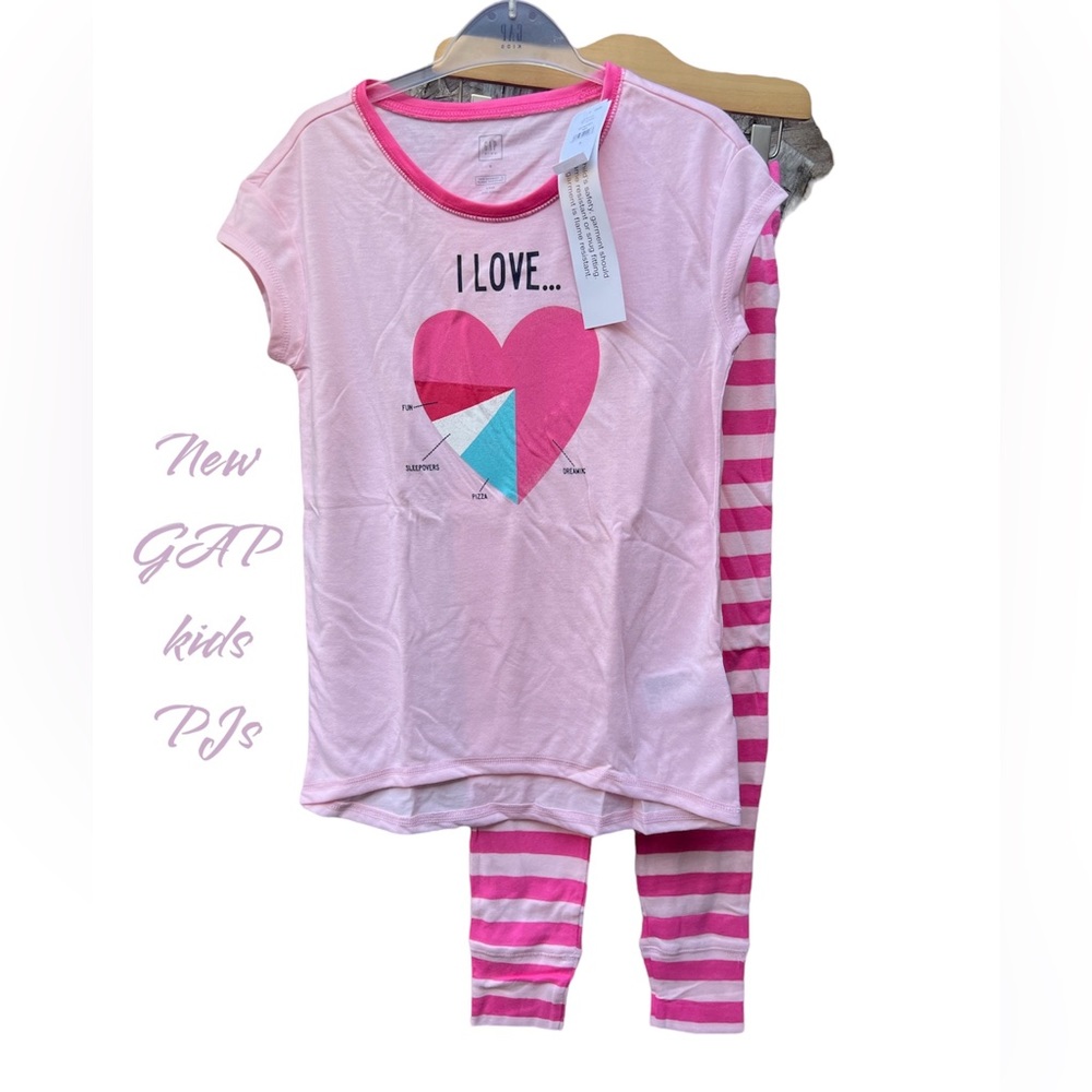 GAP Kids Short Sleeve and Pants Pj Set.